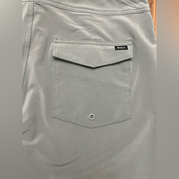 RVCA Standard 4-Way Stretch Fixed Waist 19 Inch Boardshort Size 32 Gray Swim NWT - Picture 9 of 16